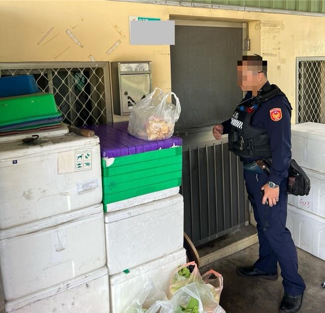 警方发现备货区屋内未被翻箱倒柜，显示窃贼行窃时从容不迫。（民眾提供／宝智华台南传真）