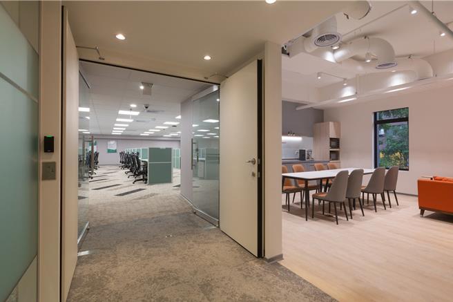 全球半导体垂直整合制造领导厂商「英飞凌」，进驻高雄左营区商办。（高市府经发局提供）