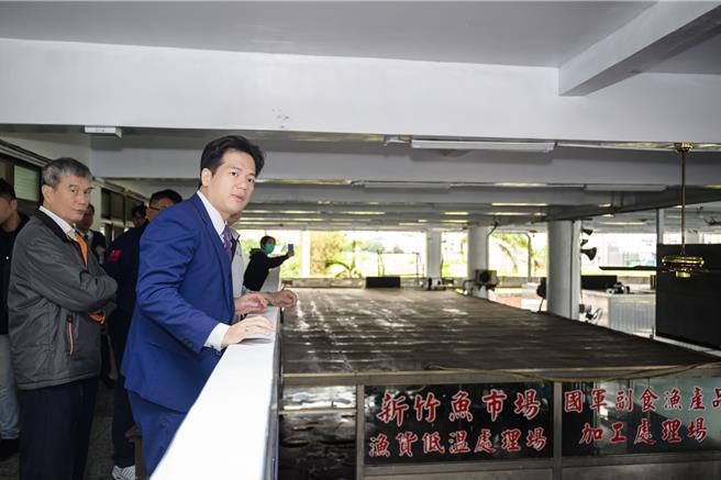 新竹市政府投入约570万元，改善鱼市场拍卖场、楼梯间墙面及天花板油漆，并翻新厕所等设备，18日正式完工启用。（新竹市政府提供／王惠慧新竹传真）