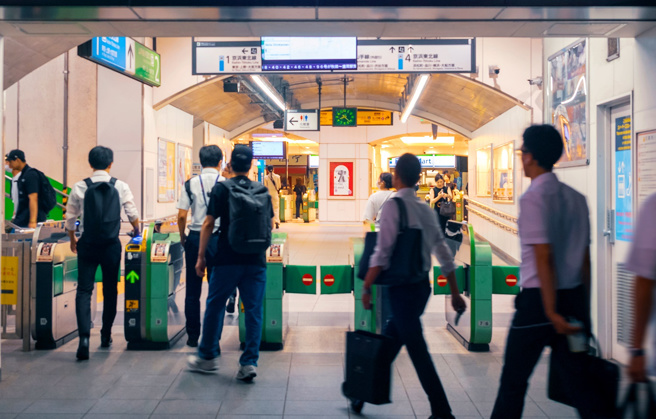 日本神戶市地鐵18日中午發生持刀砍人事件，一名70多歲婦人背部被捅，警方已逮捕砍人的49歲女子。（示意圖：shutterstock／達志）