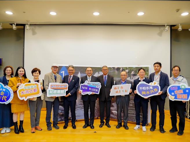 新北市水利局今（18）日举办新北永续城市治理论坛暨「New Taipei New Water新北新水」新书发表会，新北市长侯友宜出席活动。（新北市水利局提供）