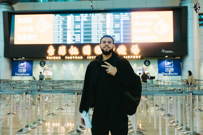 台北台新戰神麥卡倫15日比賽中傷退，於18日上午返美治療。（台北台新戰神提供）