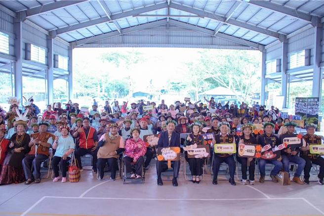 屏东县来义乡义林文化健康站18日下午举行揭牌启用典礼。（原民会提供／罗琦文屏东传真）