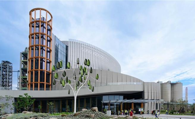 台泥再生资源利用中心RRRC  融合低碳生产、资源循环、绿能充储与自然生态之场域。图／台泥提供