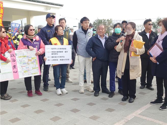 彰化縣二林芳苑反火葬場自救會等團體，向監委陳情、遞交陳情書。（民眾提供／葉靜美彰化傳真）