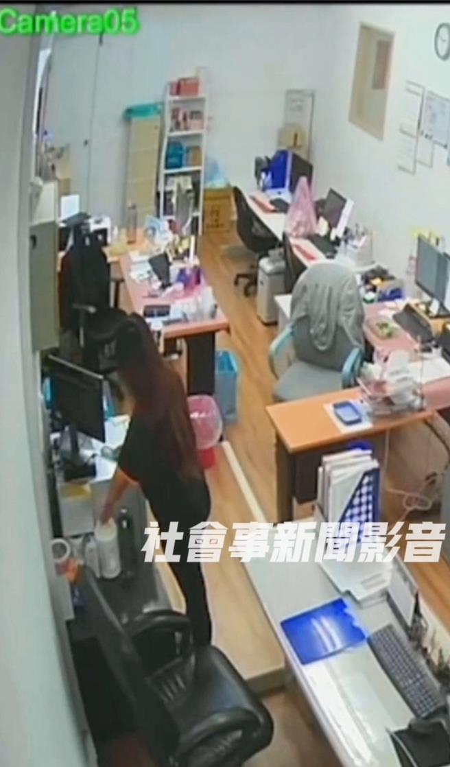 三重发生食品厂女员工在老板保健食品中添加砂糖的是健，但当事人并未提告。（摘自社会事新闻影音）