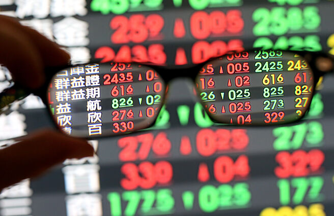 台股「四大变数」夹击，市场多空拉锯，导致短线盘势维持在23,000点附近区间震盪。图／本报资料照片