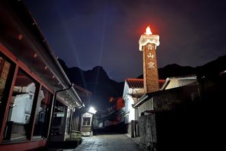 煙囪變身巨大蠟燭！日本伊萬里聖誕節活動 打造絕美夢幻仙境