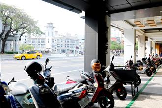 「原則開放  例外禁止」南市騎樓明年元旦起全面開放停車