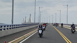 金門大橋獲國際大獎 結果人行道被拆了 快慢車分流