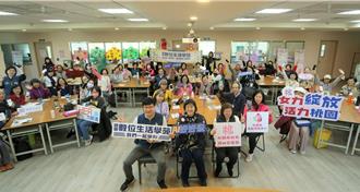 桃园数位生活学苑教银髮族学AI 年底加开扩及中高龄妇女