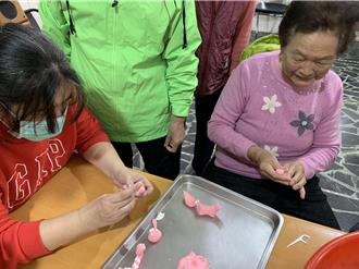 淡水屯山里冬至搓汤圆 传统「鸡母狗仔」唤起儿时回忆