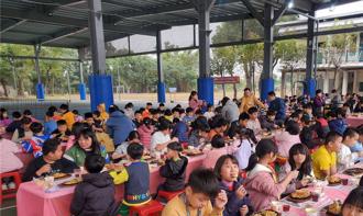 校友爺爺請吃耶誕排餐 國小學子多選「雞排」原因曝