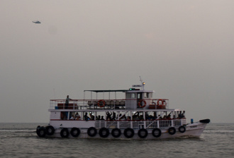 影》印度海军撞沉载百人观光渡轮！酿13死 失控衝撞画面曝