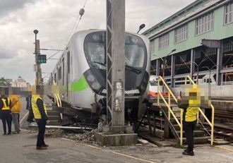 台铁最美区间车出事 「直衝电杆」车头撞烂！ 夸张现场曝光