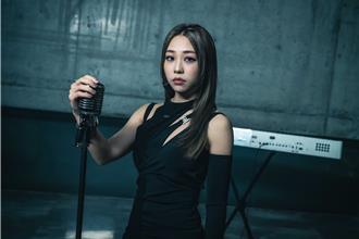 艾薇歡慶27歲生日宣布好消息 男友吳霏穩交2年浪漫放閃