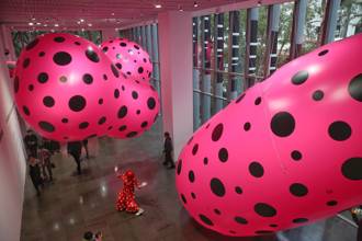 圓點幻境經典重現 69件草間彌生作品首次來台