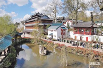 中新社东西问》中国古典园林艺术对欧洲园林的影响（戈洛索娃）