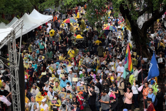 變裝潛伏青鳥活動現場  真實情況讓白營議員傻眼了