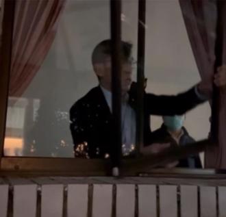 锁门不行「破窗可以」？绿委深夜闯国会  网：丢人现眼