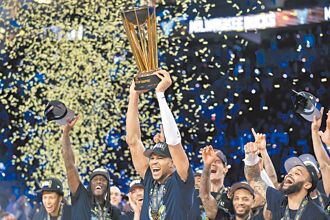 NBA》字母哥大三元掃雷 公鹿捧NBA盃