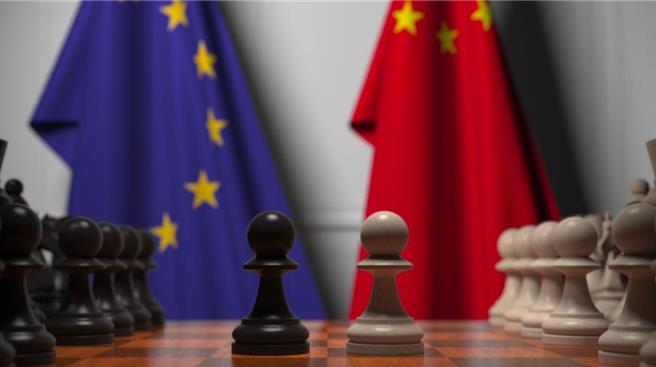 欧盟16日宣布第15轮对俄制裁方案，首次将中国企业和个人列入「全面制裁」清单。 （示意图:shutterstock/达志）