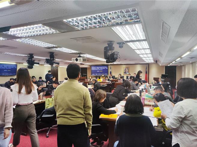 立法院社會福利及衛生環境委員會19日繼續審查勞動部預算。（林良齊攝）