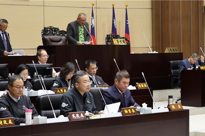 苗栗縣議會臨時會通過挖掘道路管線自治條例修正案。（謝明俊攝）