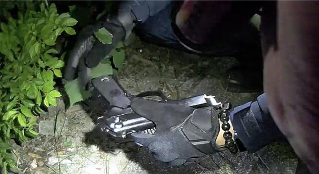 警方在案发现场发现空气枪。（警方提供）