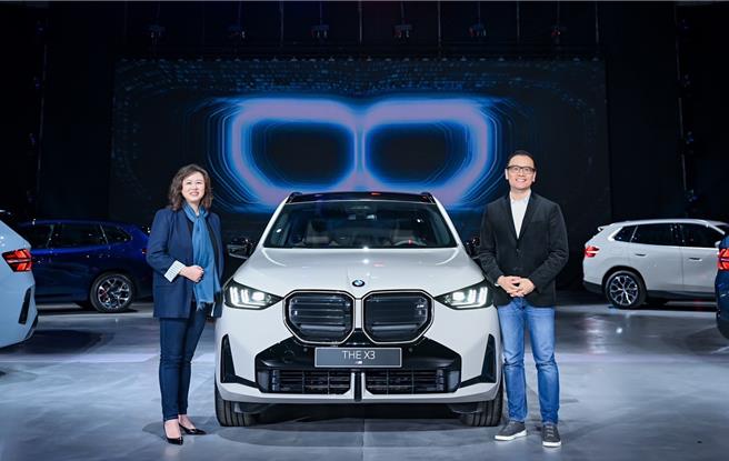 BMW總代理汎德公司總經理李昀潔(左)與BMW Group 台港澳執行董事Raymond Tan(右)。（汎德提供）