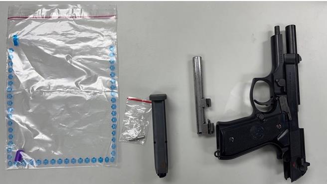 警方溯源查获主嫌并查扣到改造手枪。（翻摄照片／林郁平台北传真）