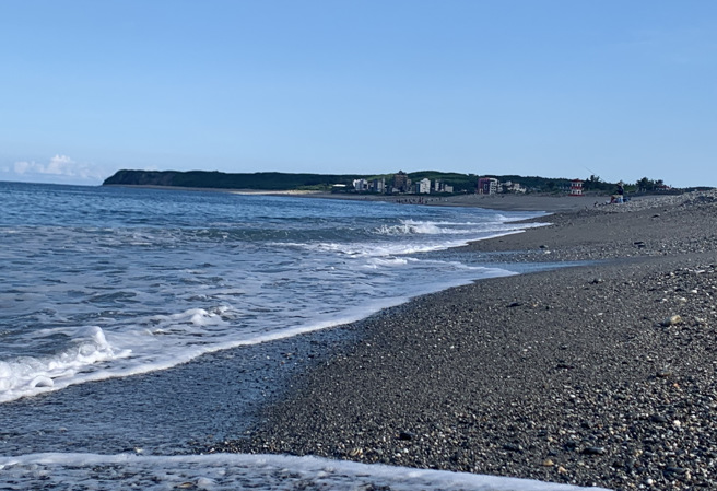 七星潭海灣風景優美，有７家大型觀光飯店要開發，縣府審查先予以「暫緩」。（王志偉攝）