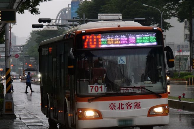 台北市議會大會審議確定運價方案後，雙北市將採一致標準要求公車業者配合辦理並協調實施日期，共同公告發布。（交通局提供）