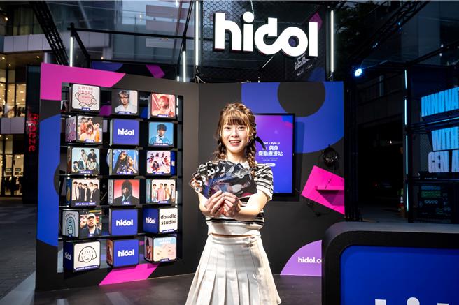 hidol「AI Voice声动热线」让你和幽灵水晶与FEniX聊天拿逆应援小卡。（橘子集团提供）