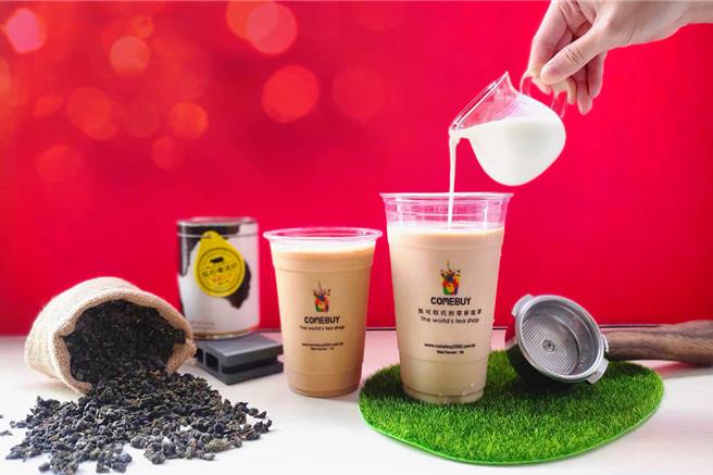 COMEBUY烏瓦紅茶拿鐵、港式厚奶，冷冷天溫暖最好喝 。（COMEBUY提供）