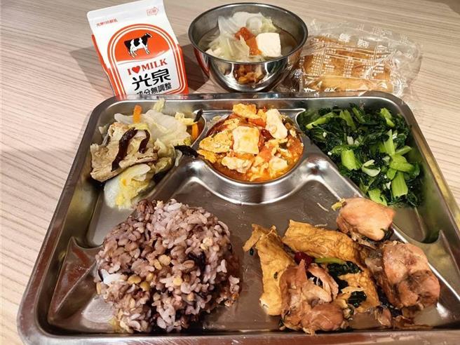 行政院19日宣布「班班有鲜乳」政策将于113年度第2学期停办，基市府教育处表示，希望中央能与地方协调完善政策配套措施补助经费，让学童喝到乳品为佳。（基市府教育处提供／徐佑升基隆传真）