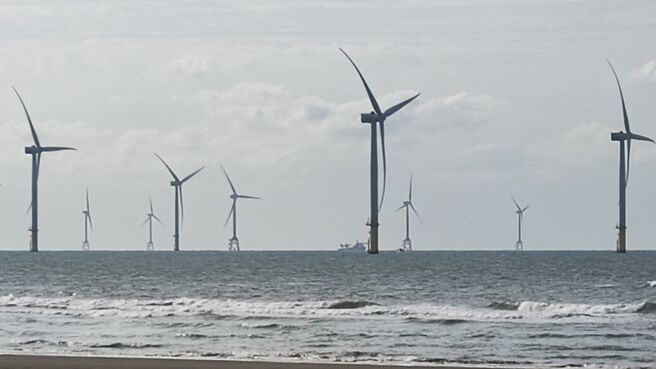 金管会应提高保险业投资离岸风电产业链等策略性产业的投资限额，以提高诱因。图／本报资料照片