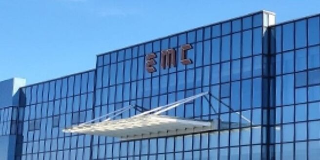 台光电除了固守网通及低轨卫星商机外，亦抢下AWS自研晶片Trainium 2／3专案的M8材料独家供应订单，2025年营运看俏。图／取自官网