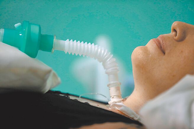 前法务部长邱太三直言，安乐死是台湾早晚要面对的问题。图为示意。（路透）（爱护生命 安心专线1925）