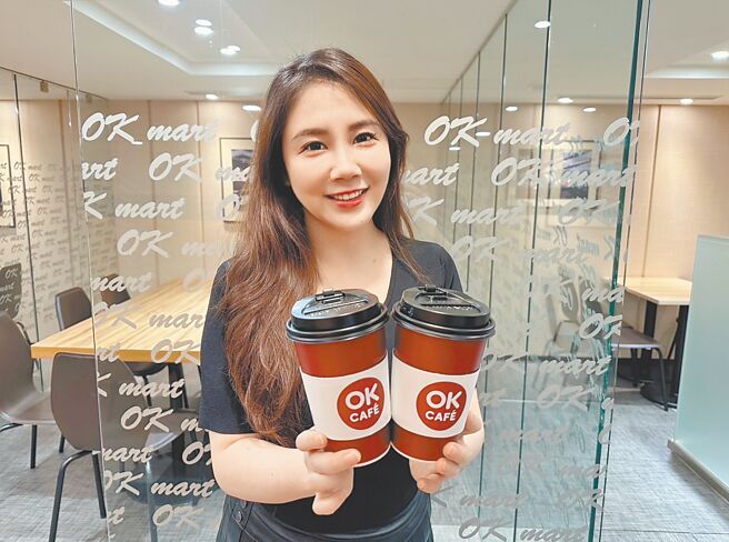 OKmart App推大杯庄园美式等品项可用低点数加少量现金换购。（OKmart提供）