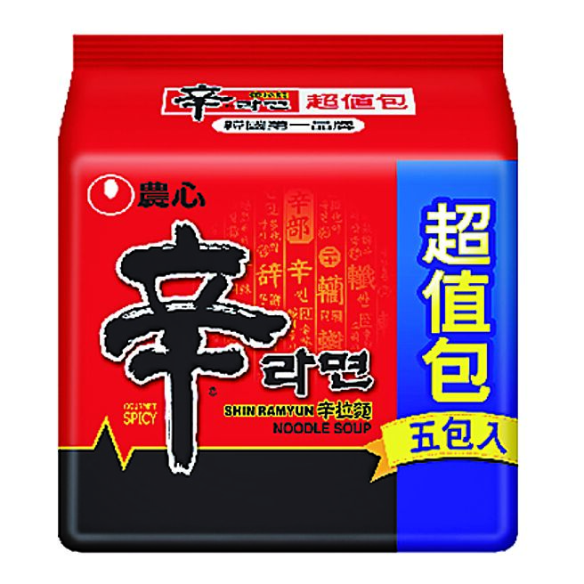 新光三越台北南西店农心辛拉麵，5入，扣500点可以2折兑换。（新光三越提供）