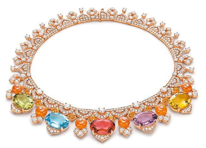 寶格麗Colors of Dawn晨曦之彩頂級彩寶項鍊。（BVLGARI提供）