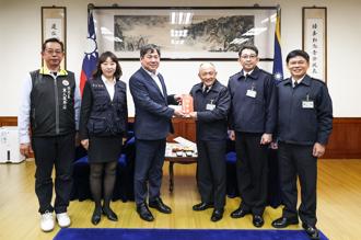 軍友保險慰訪國防大學、三軍司令部 祝賀春節激士氣