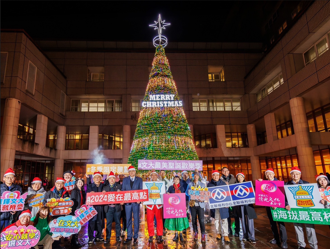 快來打卡，巨大聖誕樹迎接歡樂時刻 文化大學無人機燈光秀驚艷陽明山