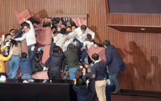 時論廣場》暴力癱瘓國會 打著民主反民主（葉慶元）