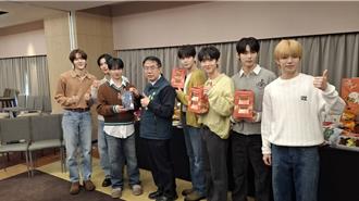 台南耶誕演唱會外團最大咖！韓團EVNNE抵台 粉絲不畏寒流徹夜佔位