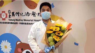 台东幽默医接生千名新生儿 孕妇笑称：为了他再生1胎