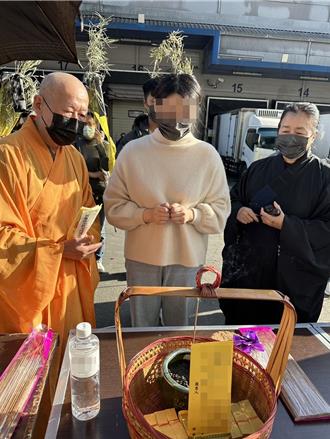 台中倉儲大火！水電工父子罹難　家屬「1次就聖筊」招魂順利