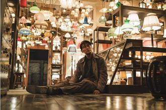 姜草宇宙夢幻聯動！《照明商店》驚見《異能》彩蛋「暗示第2季」