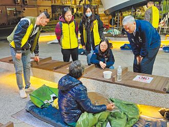 冷氣團來襲 街友中心住不滿